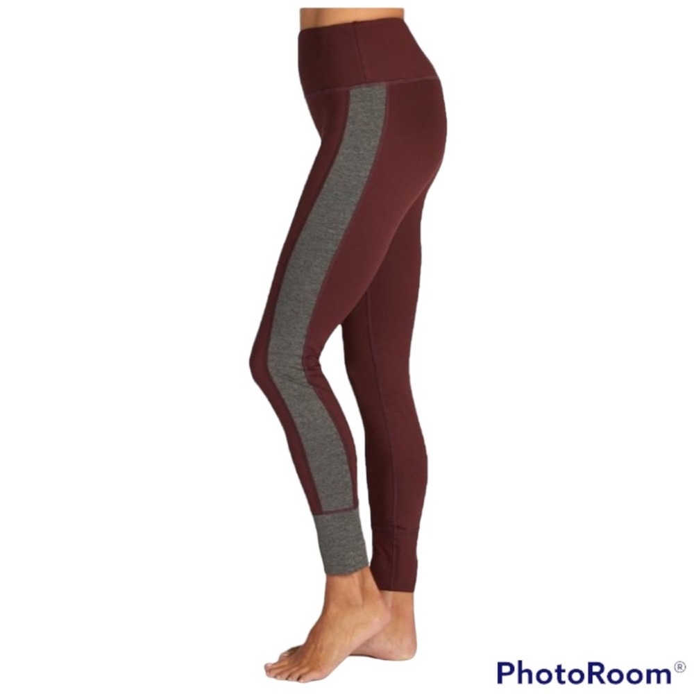 Vuori Asymmetric Color Block Studio Legging in Bordeaux Size Small